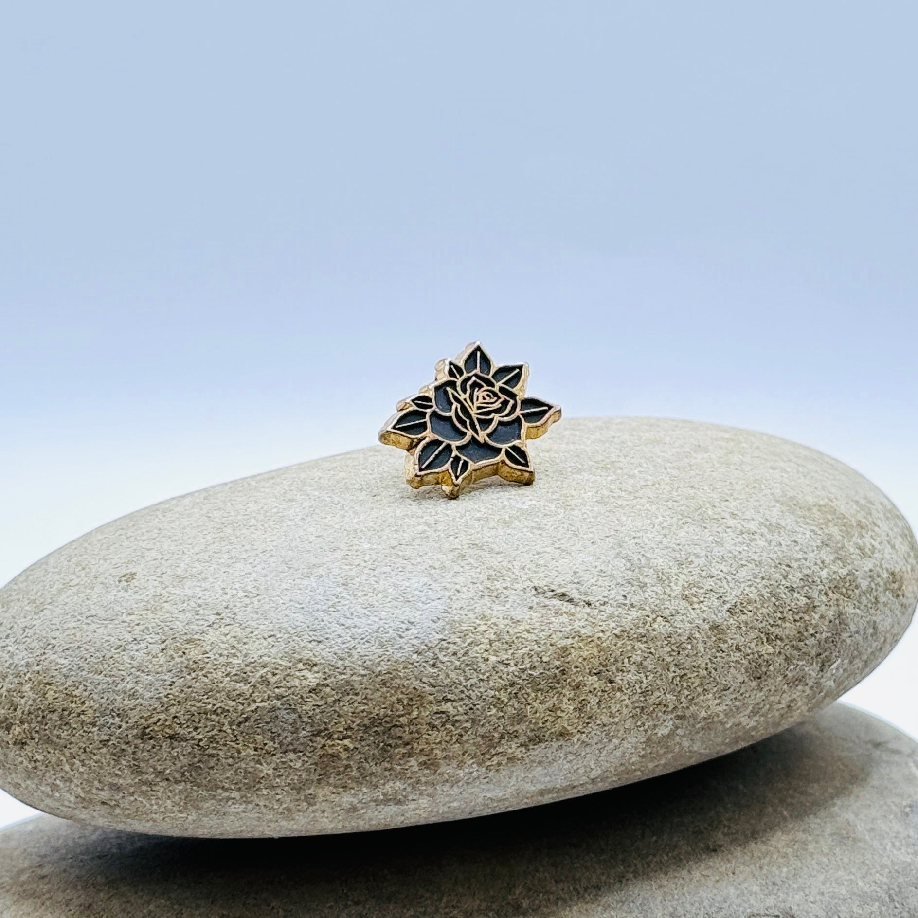 Elegant Black & Gold Rose Lapel Pin