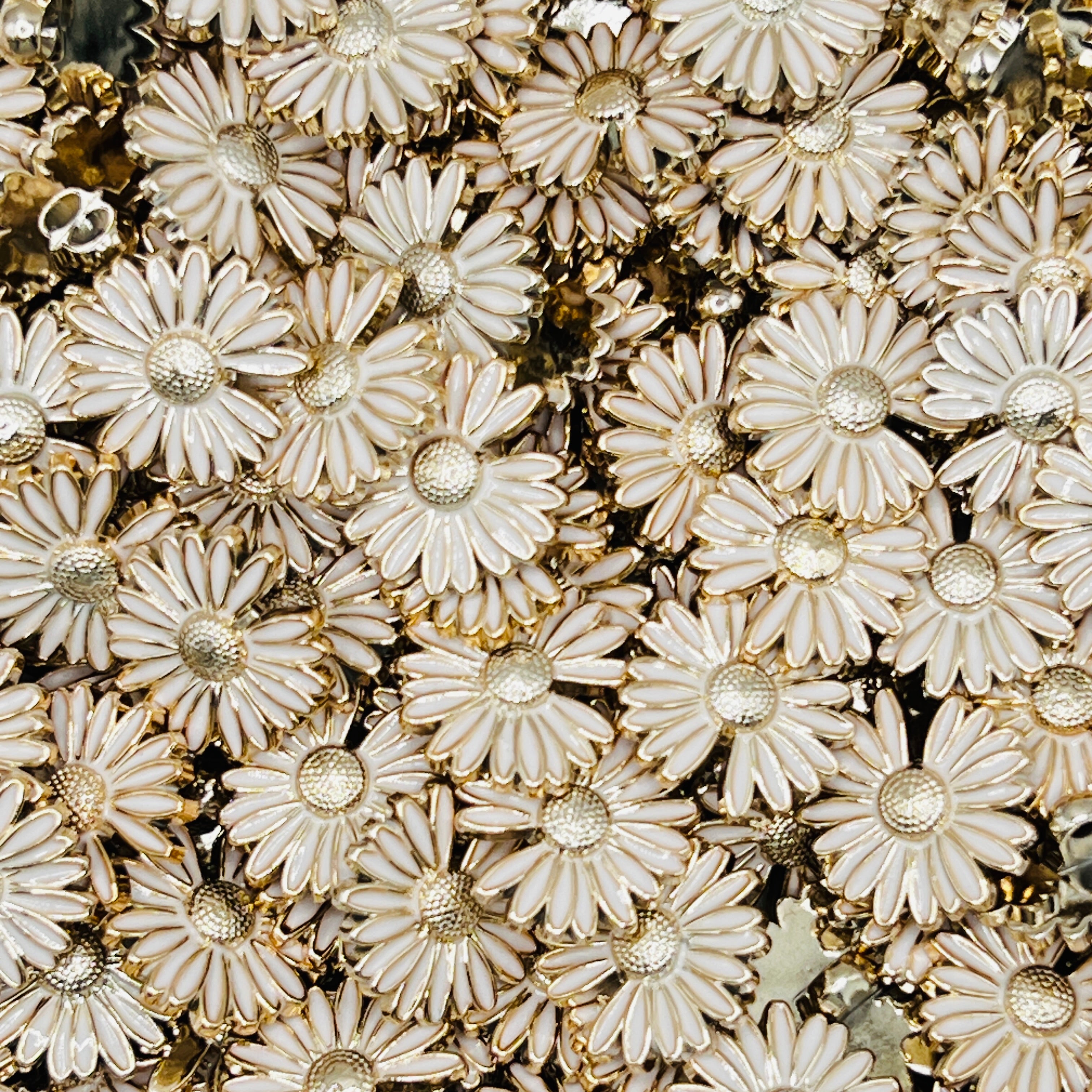 Daisy Plastic Buttons