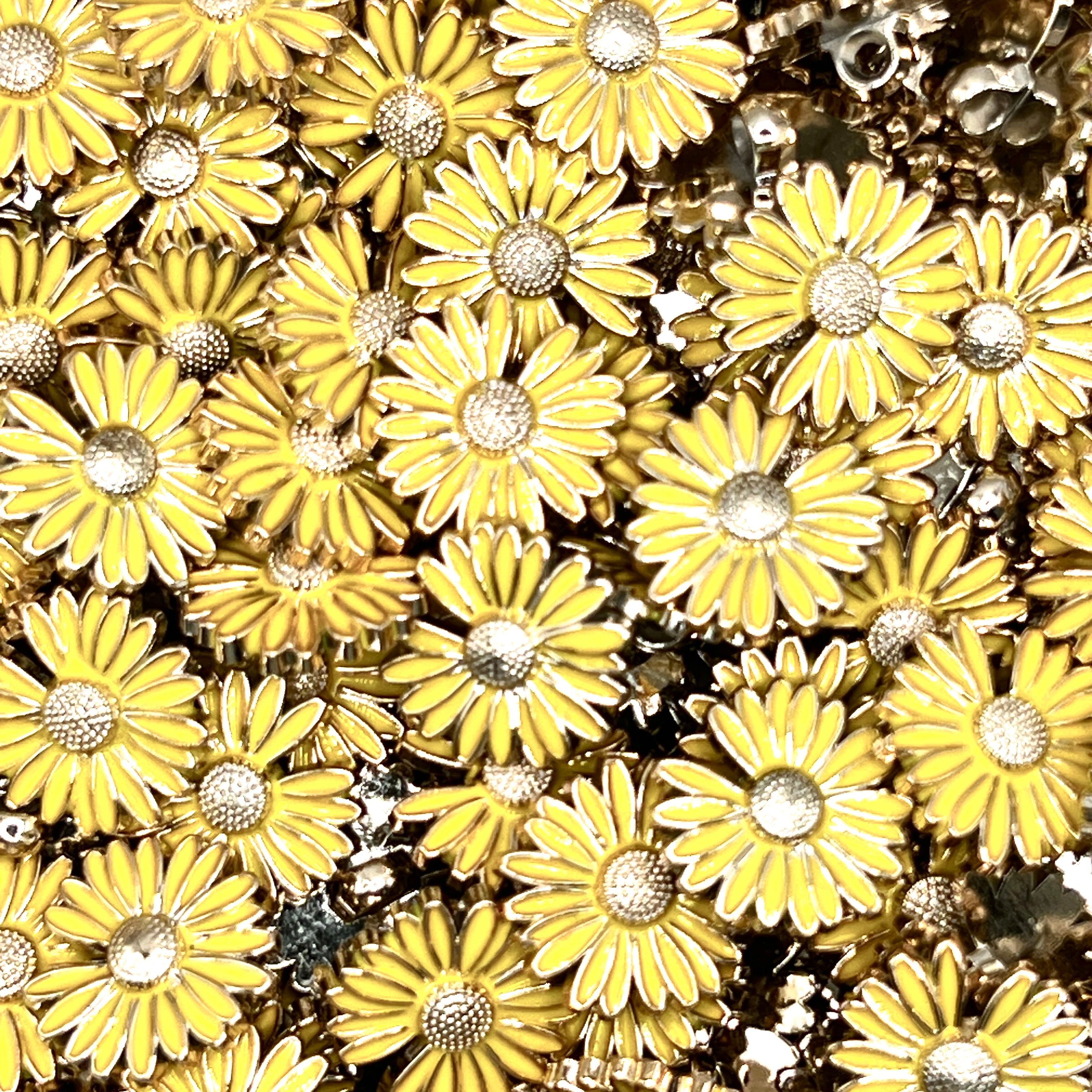 Daisy Plastic Buttons