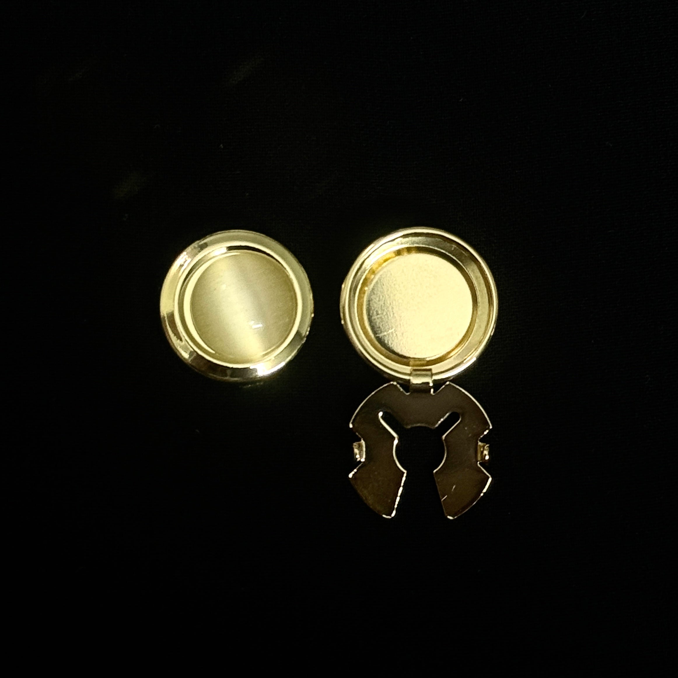 The Pearl Top Button Cover