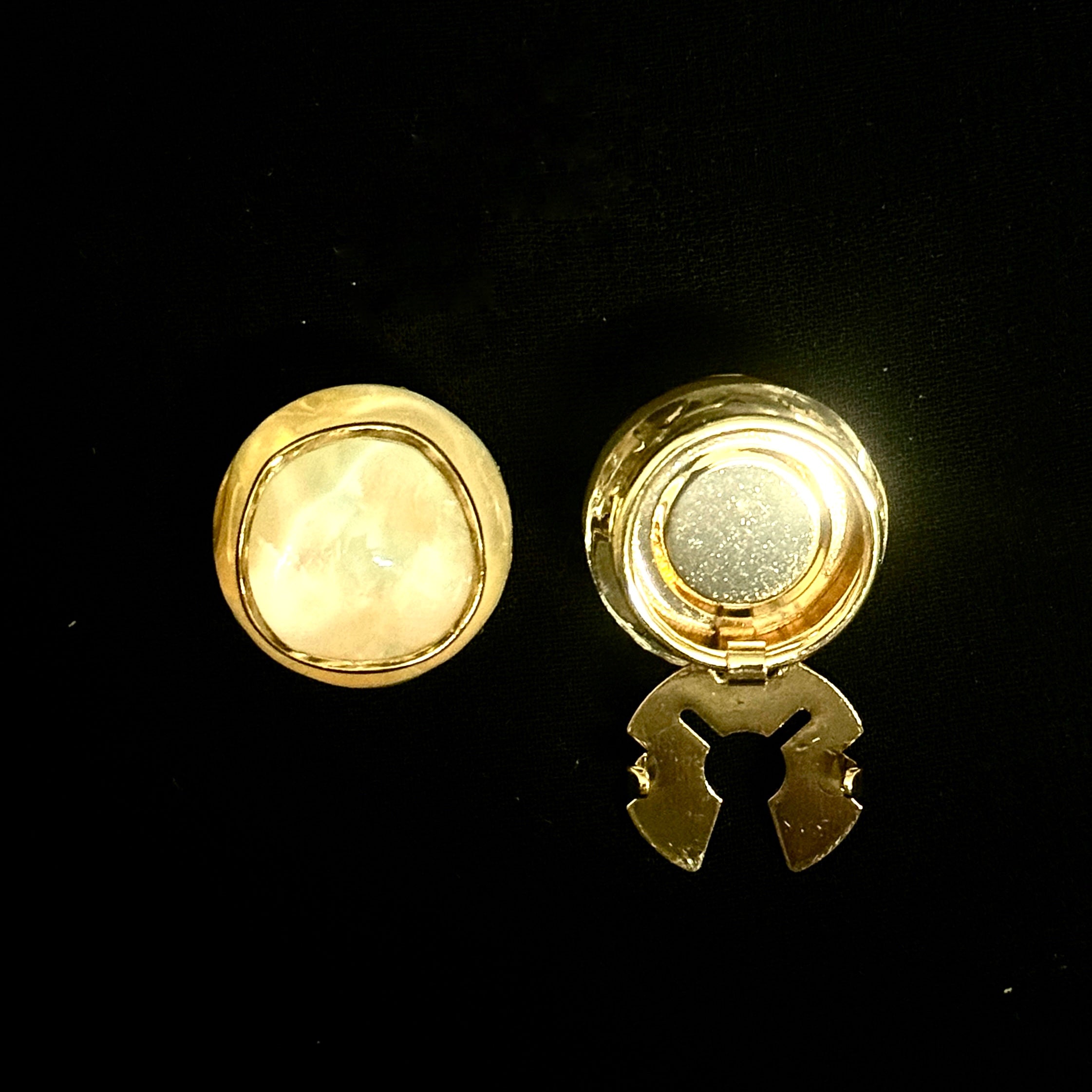 The Cat-eye Button Cover