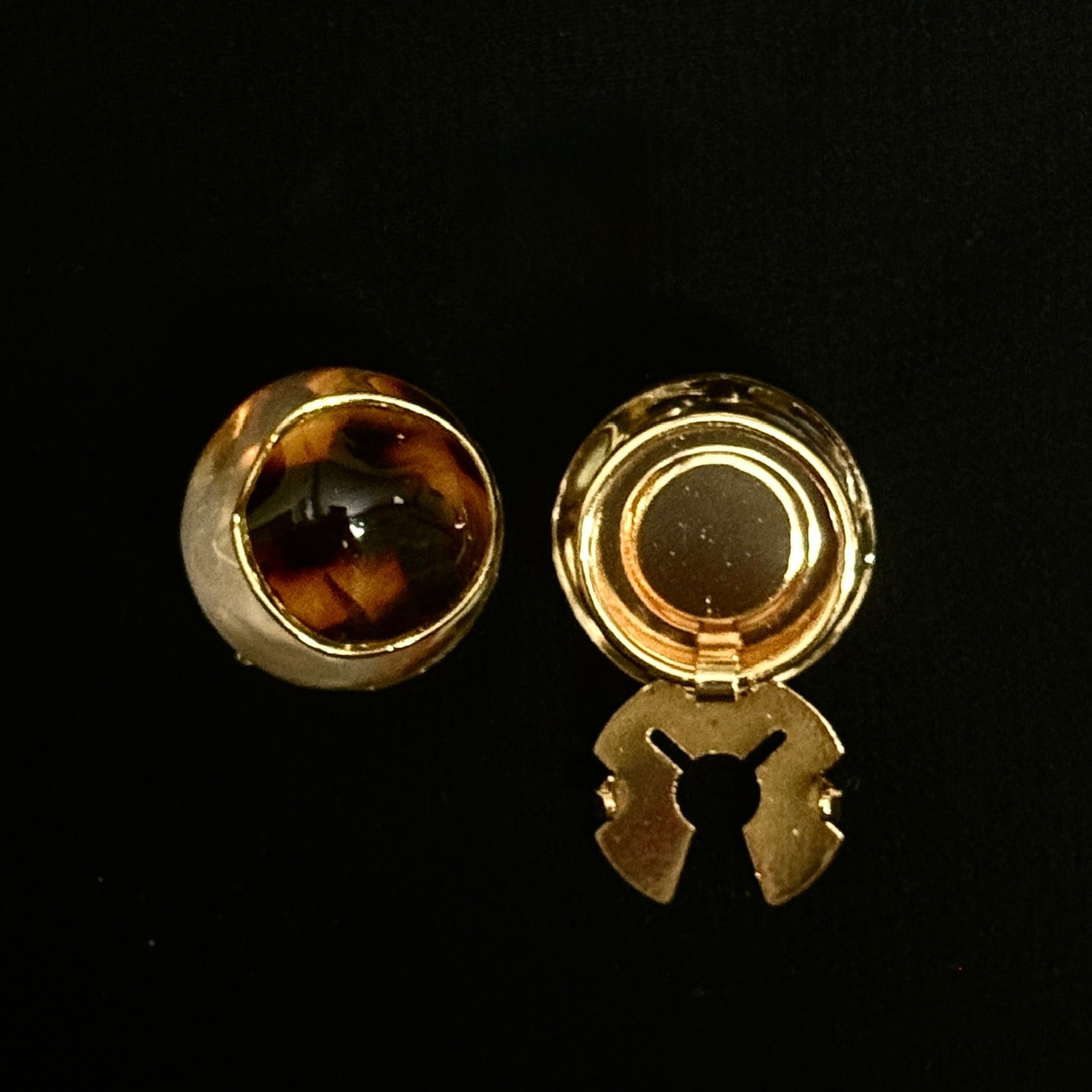 The Cat-eye Button Cover