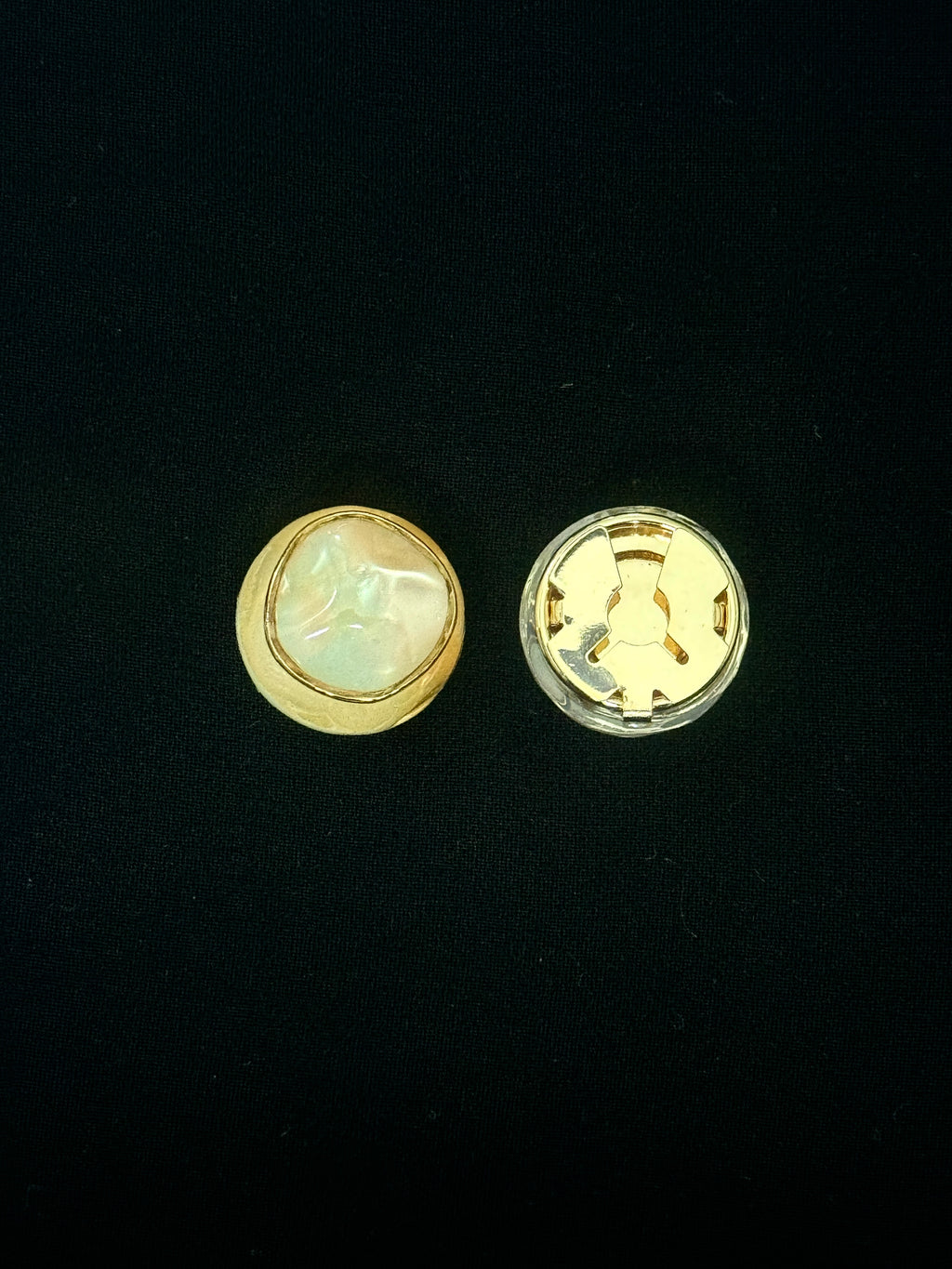 The Cat-eye Button Cover
