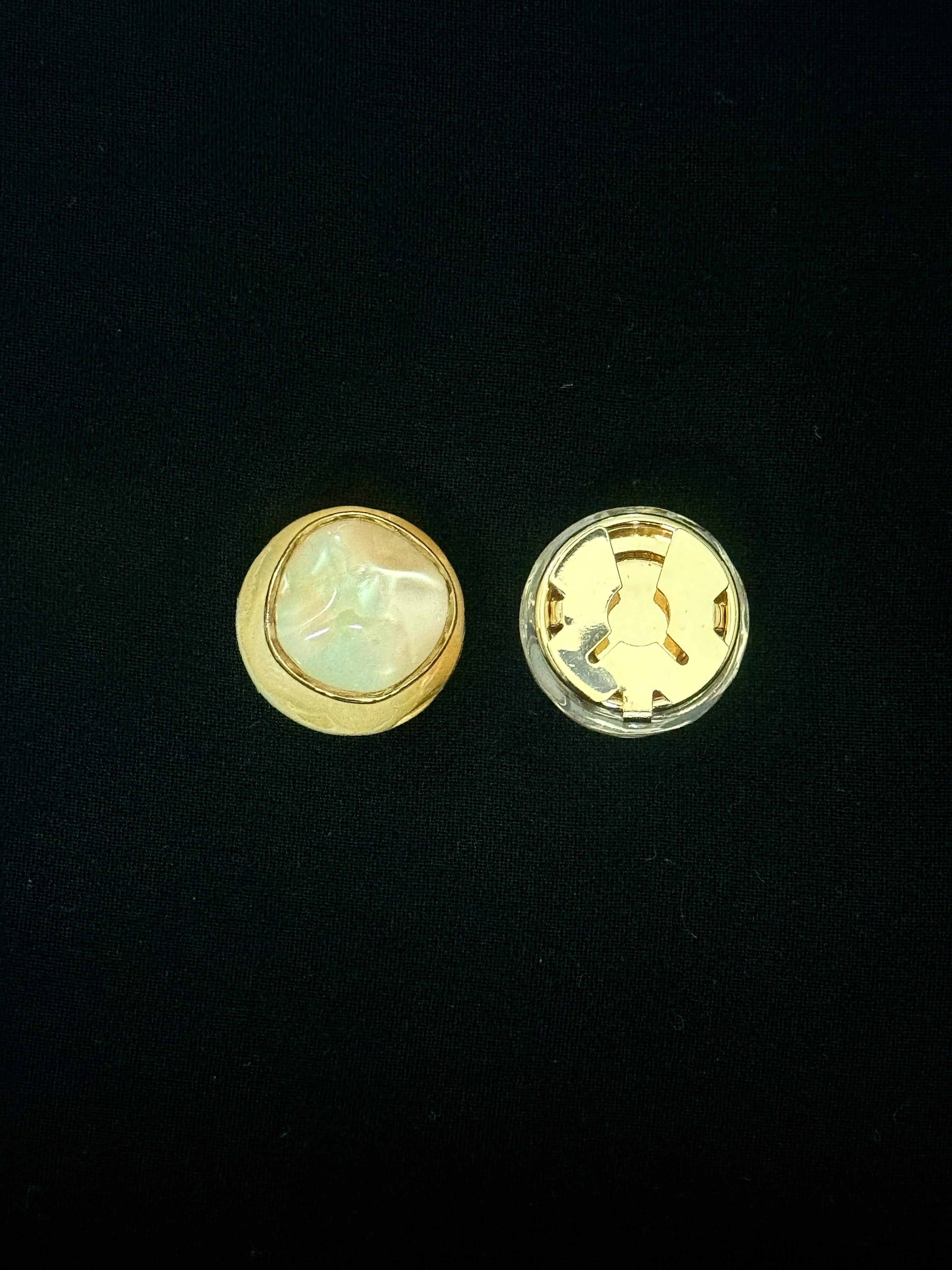 The Cat-eye Button Cover