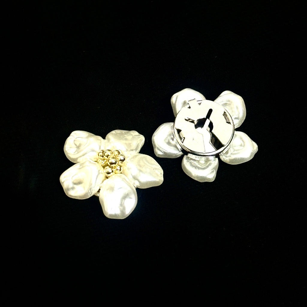 The Pearlized Flower Button Cover