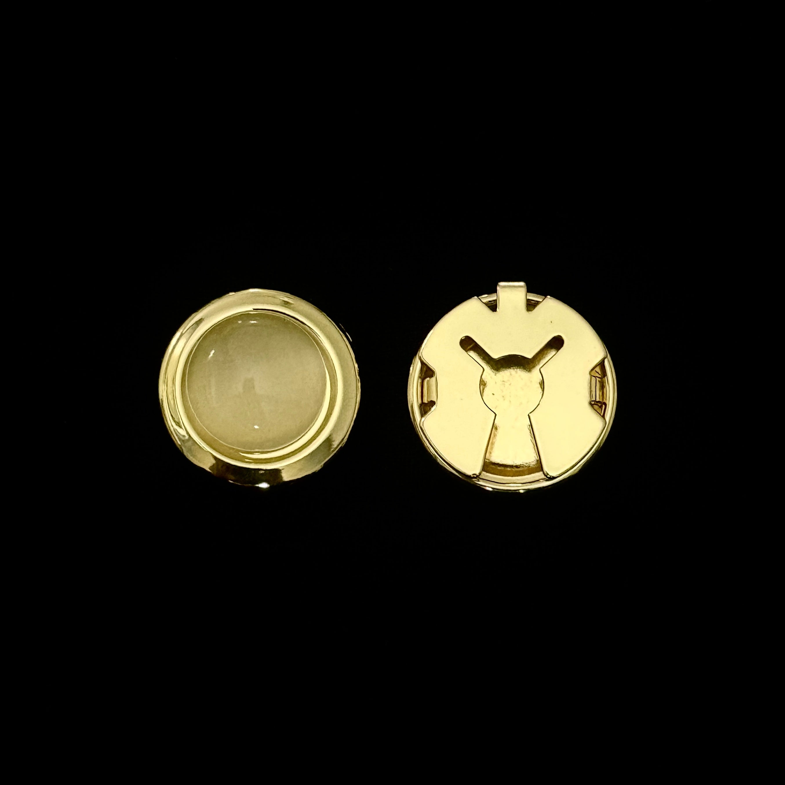 The Pearl Top Button Cover