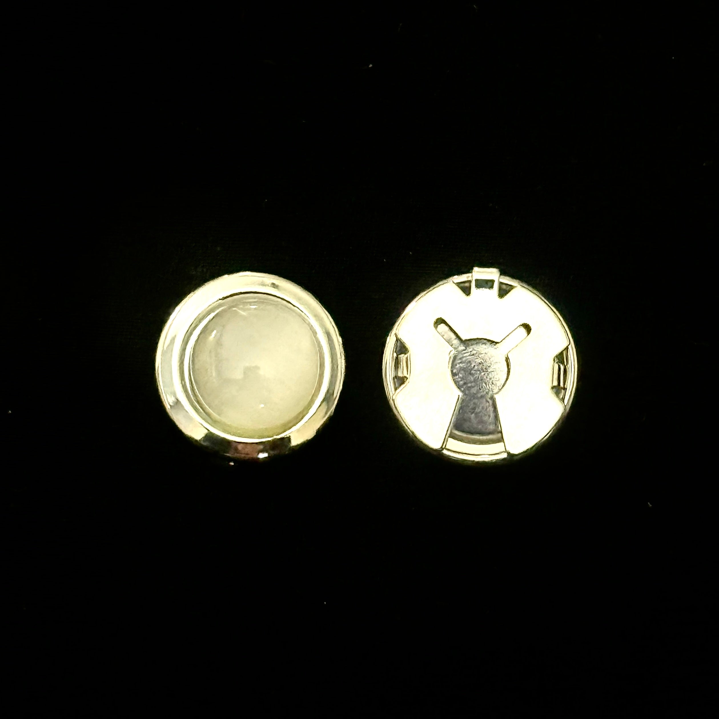 The Pearl Top Button Cover