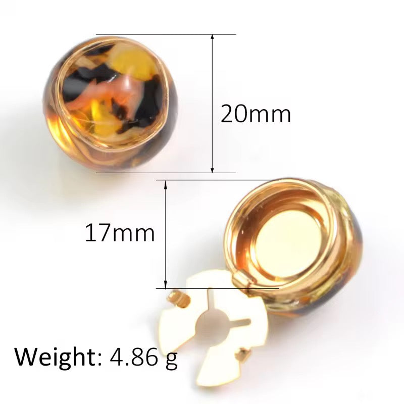 The Cat-eye Button Cover