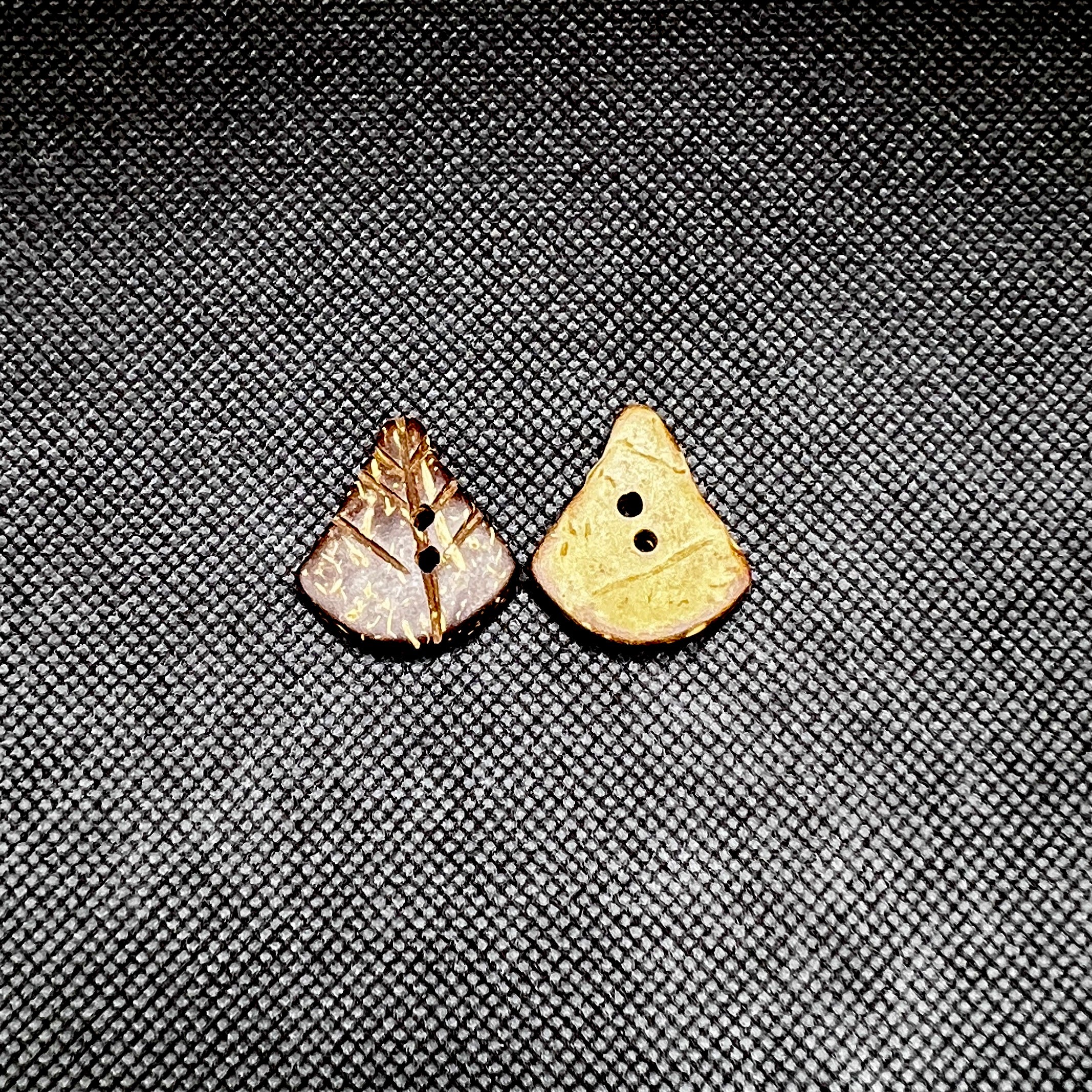 Petite Leaf Button