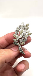 Festive Leaf Pin Gold